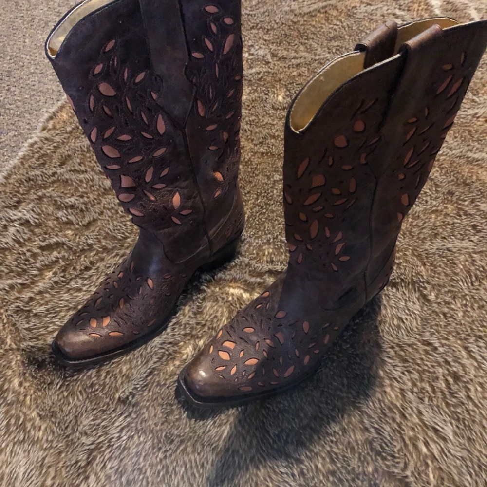 Cowboy boots! - Picture 2 of 4